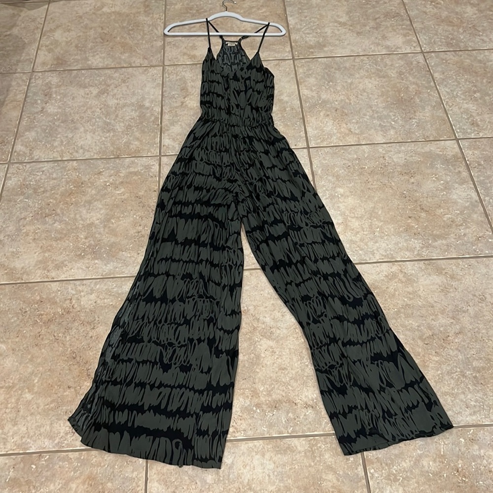 ANAMA size XS wide leg jump suit. Green and black with slit leg